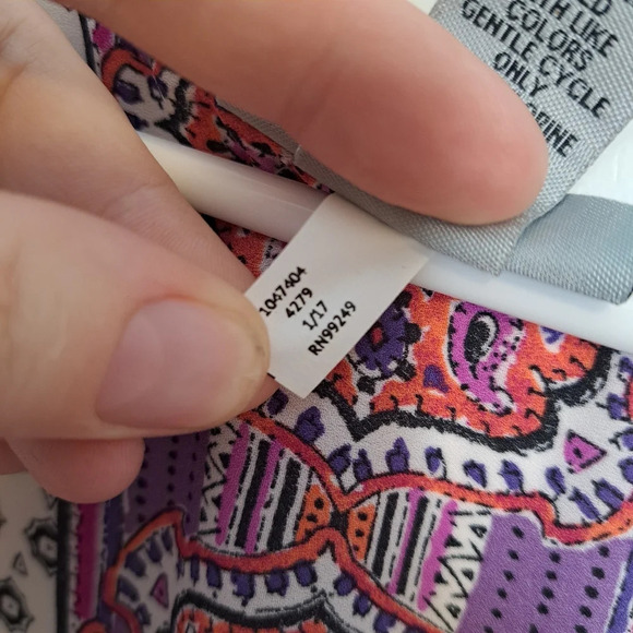 Catherines White Pink Geometric Flowy Boho Artsy Shawl Kimono Size 18/20W - Picture 5 of 6